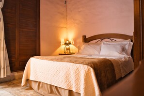 Family Bungalow, Ground floor and Kitchen (Anturios) | Down duvets, minibar, in-room safe, individually decorated - Hotel Boutique Villa Bonita Les Terrases (Cuernavaca)