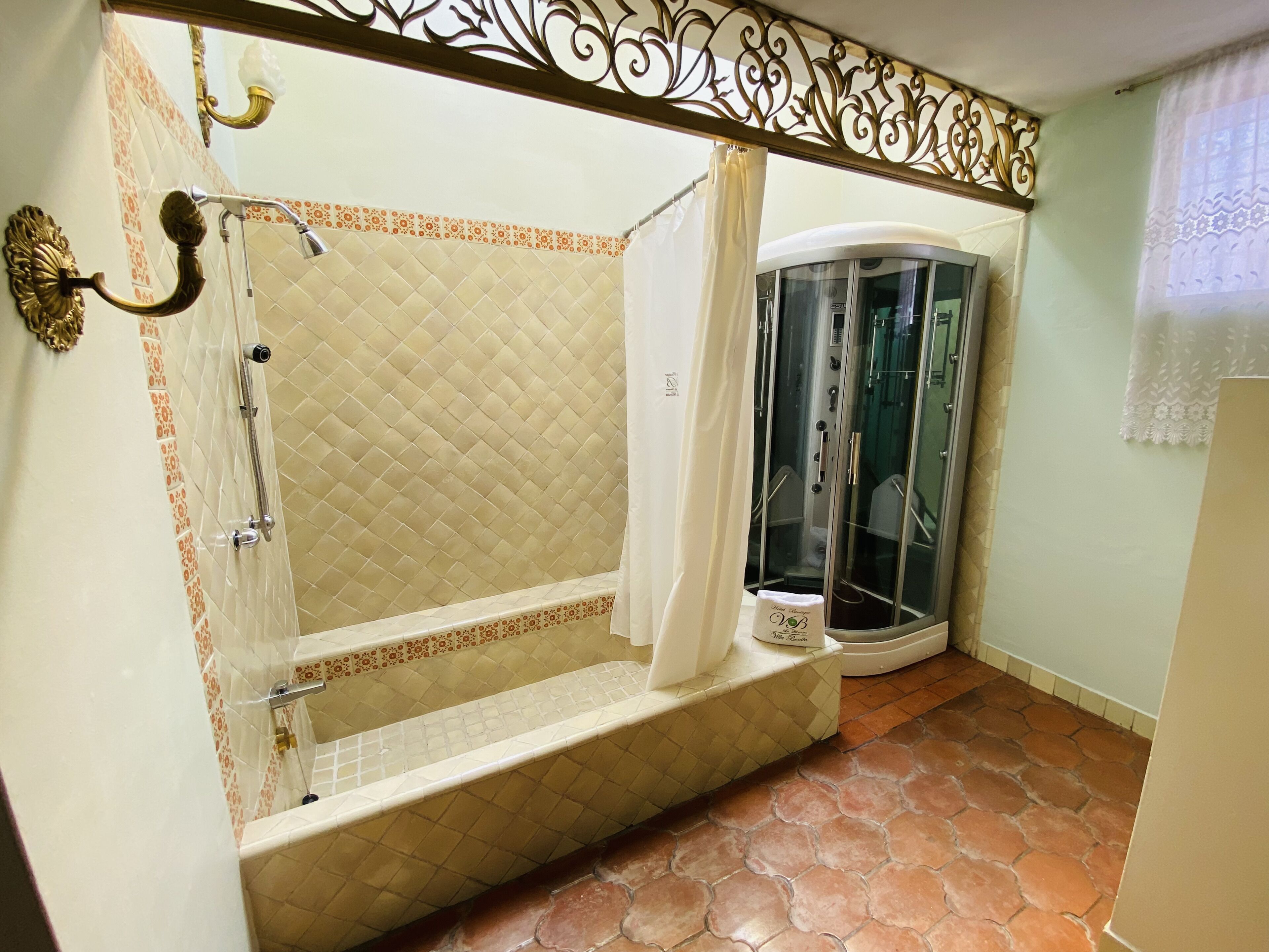 Suite with Sauna and Bathtub (Alcatraces) | ห้องน้ำ | ฝักบัว, ของใช้ในห้องน้ำฟรี, ไดร์เป่าผม, ผ้าเช็ดตัว