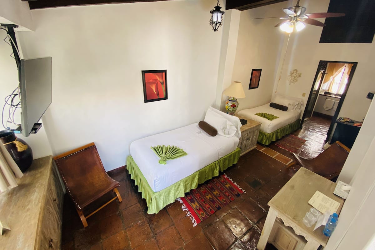 Room with 2 Twin Beds (Claveles) | 1 bedroom, down duvets, minibar, in-room safe