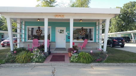 Front of property. Motel 57