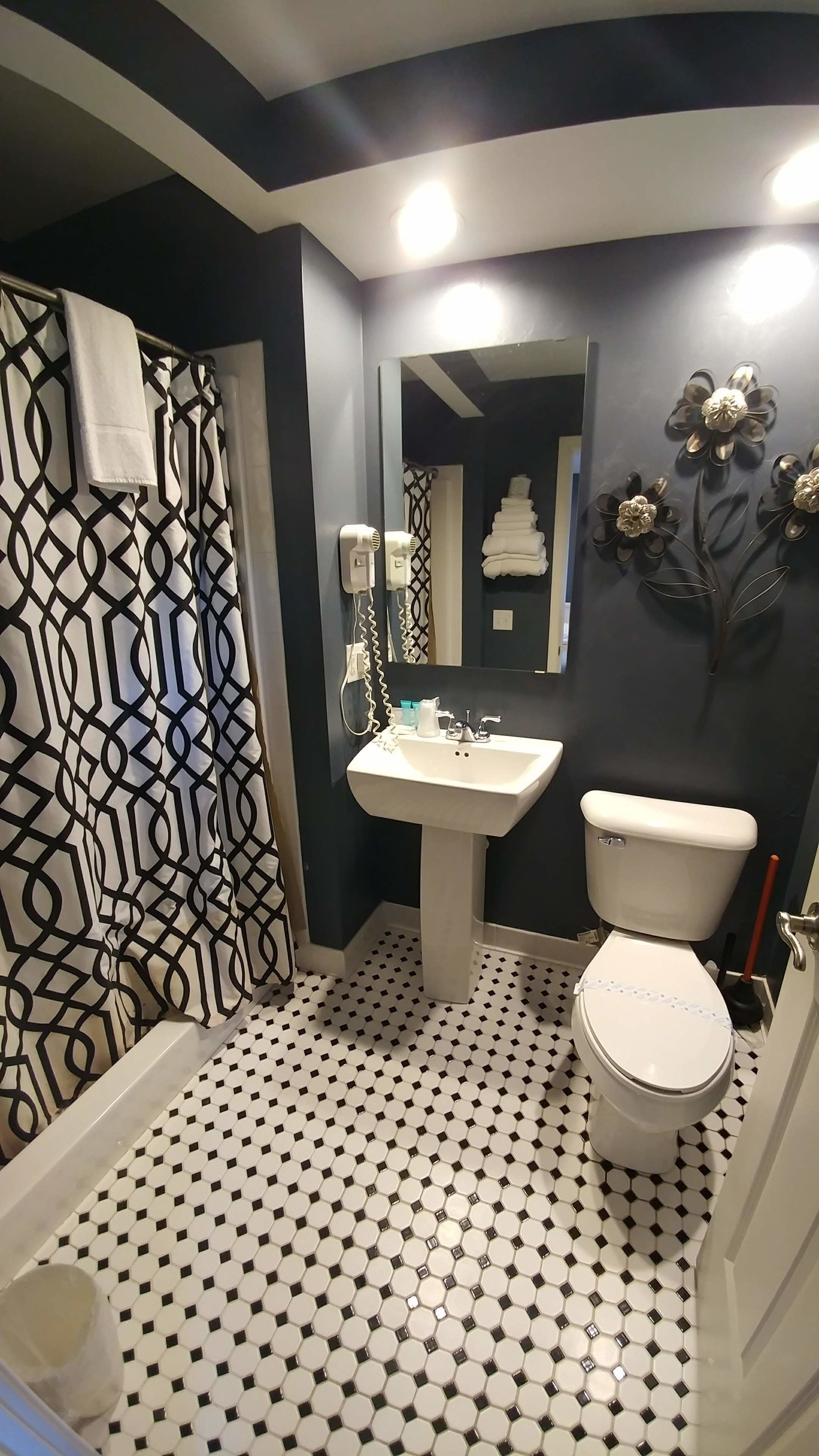 Standard Double Room Single Use, 1 Double Bed, Kitchenette, Ground Floor | Bathroom