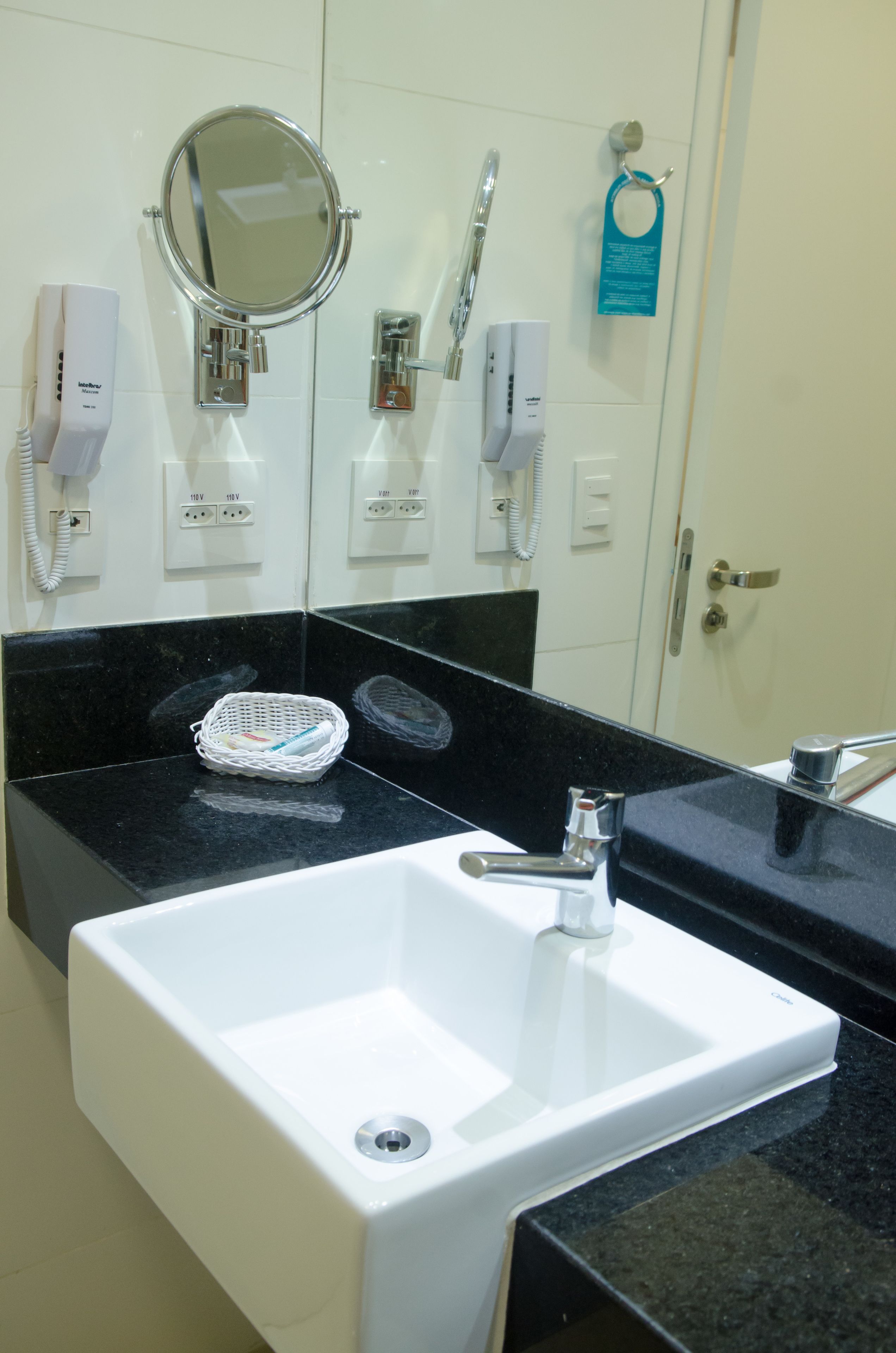 standard twin room | bathroom sink
