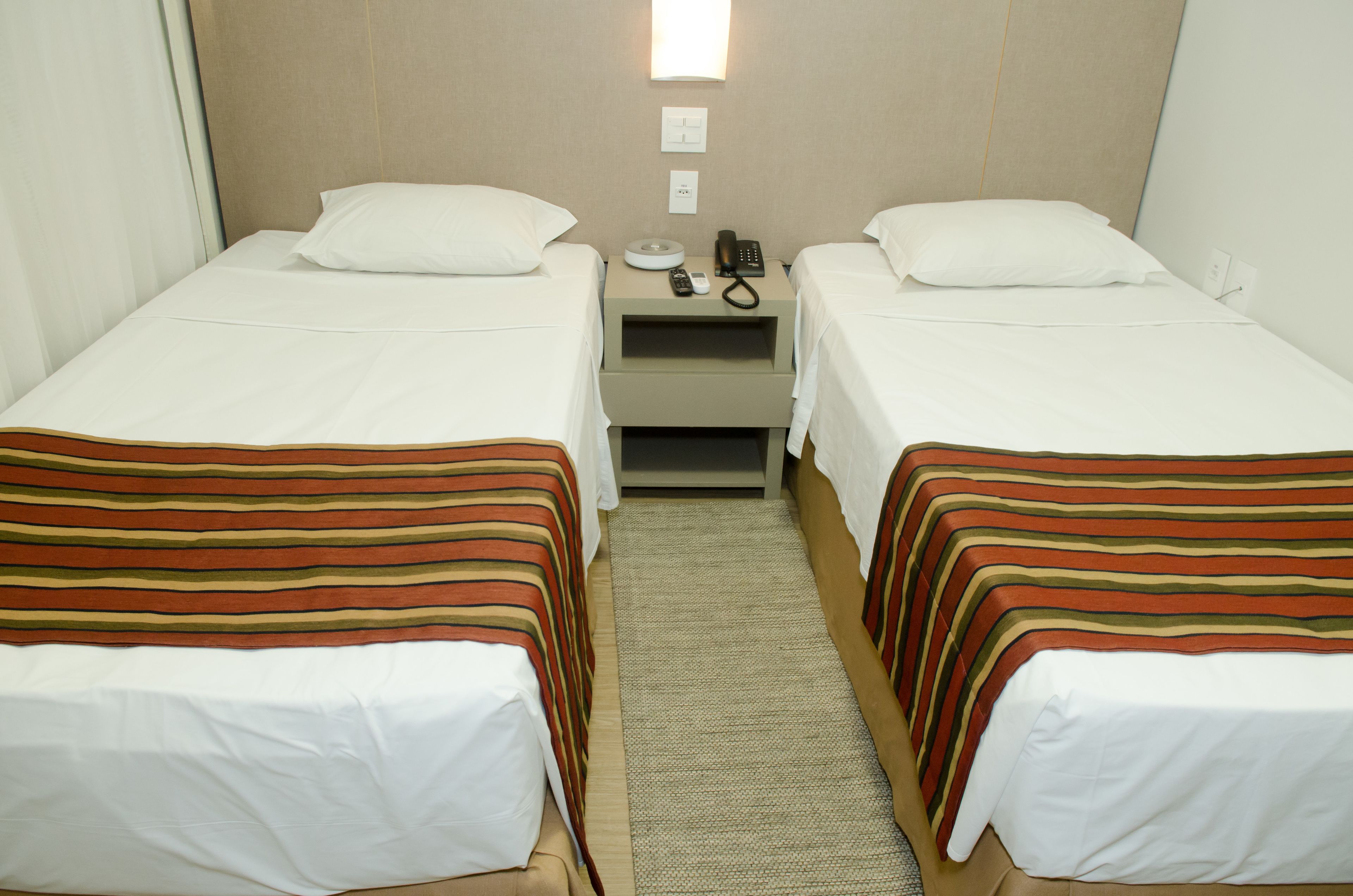 standard twin room | 1 bedroom, minibar, in-room safe, desk