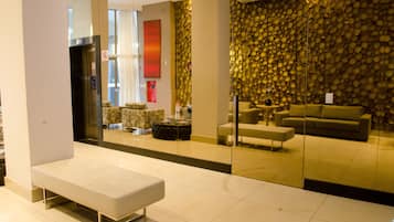 Sala de estar en el lobby