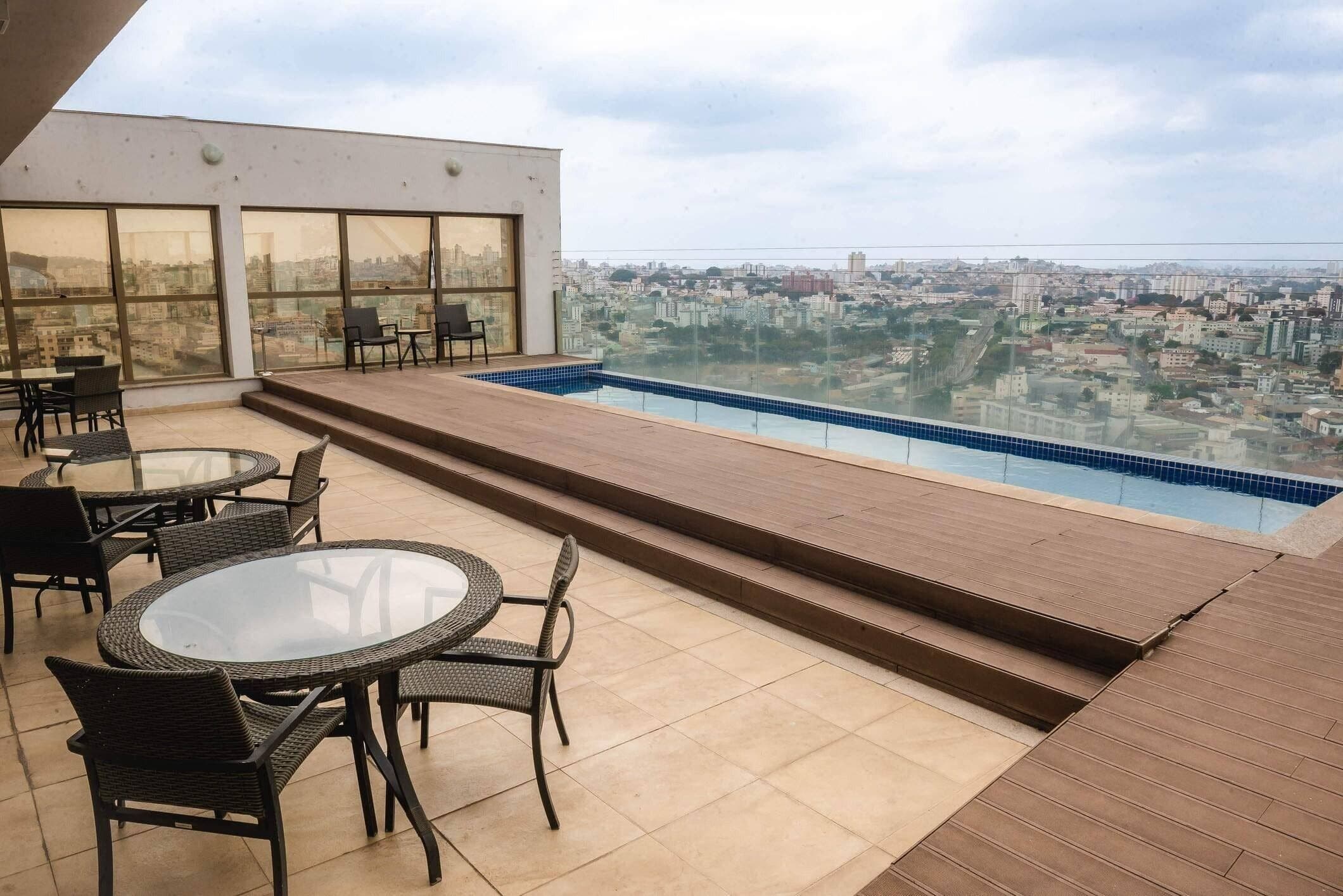 Alberca al aire libre, acceso de 08:00 a 22:00, y camastros 