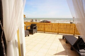 Suite 8 Ground Floor Private Terrace Direct Sea View Twin Room | Beach/ocean view - Shoreside Inn (Shanklin)