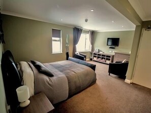 Suite 6 Side Sea View | Iron/ironing board, free WiFi, bed sheets - Shoreside Inn (Shanklin)