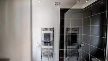 Suite 4 Private Balcony Direct Sea View | Bathroom shower
