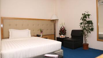 Quarto solteiro | Sala de estar | TV LCD