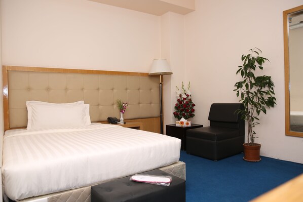 Single Room | Living room