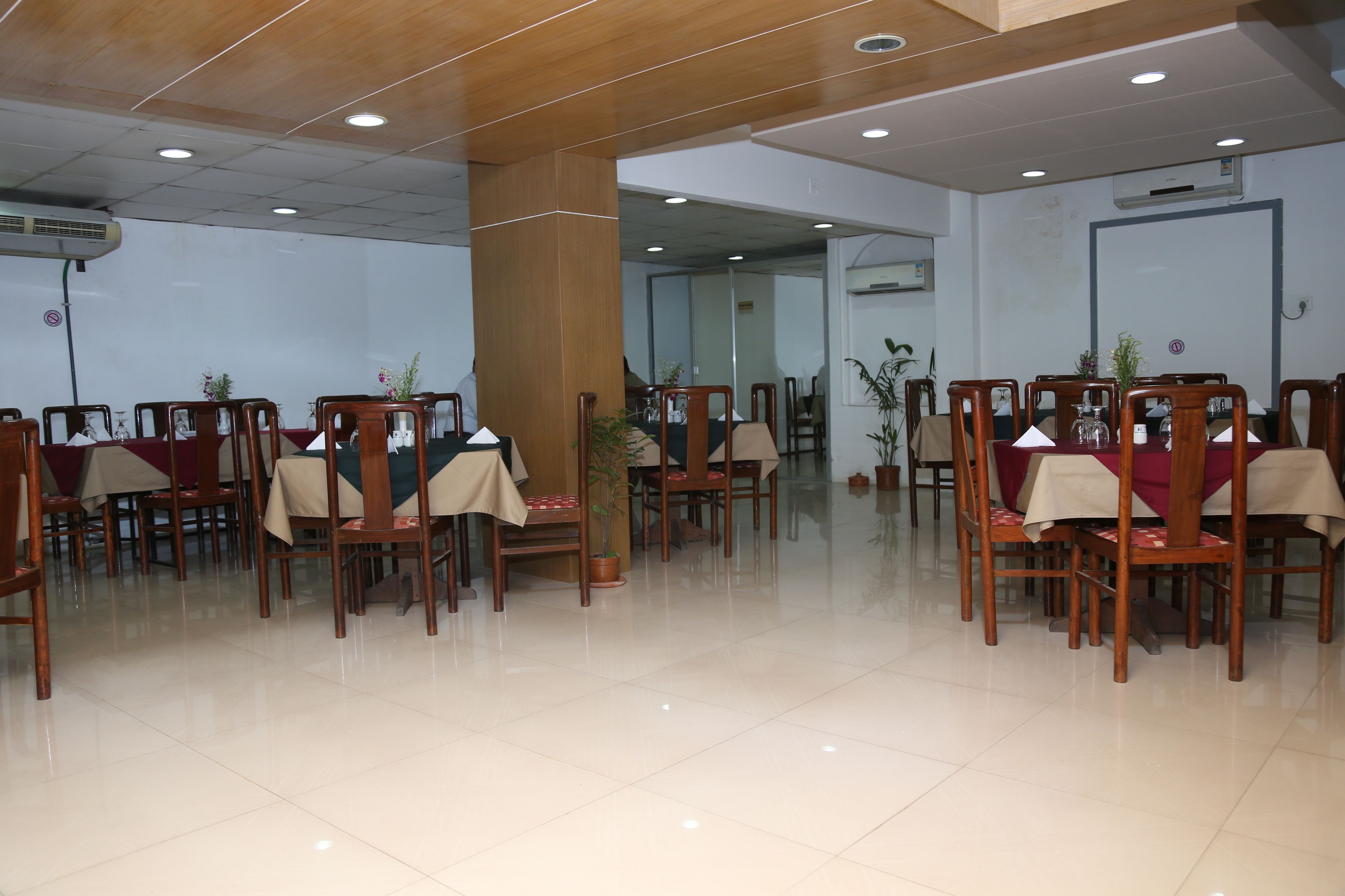 Breakfast, lunch, dinner served; Japanese cuisine, garden views 