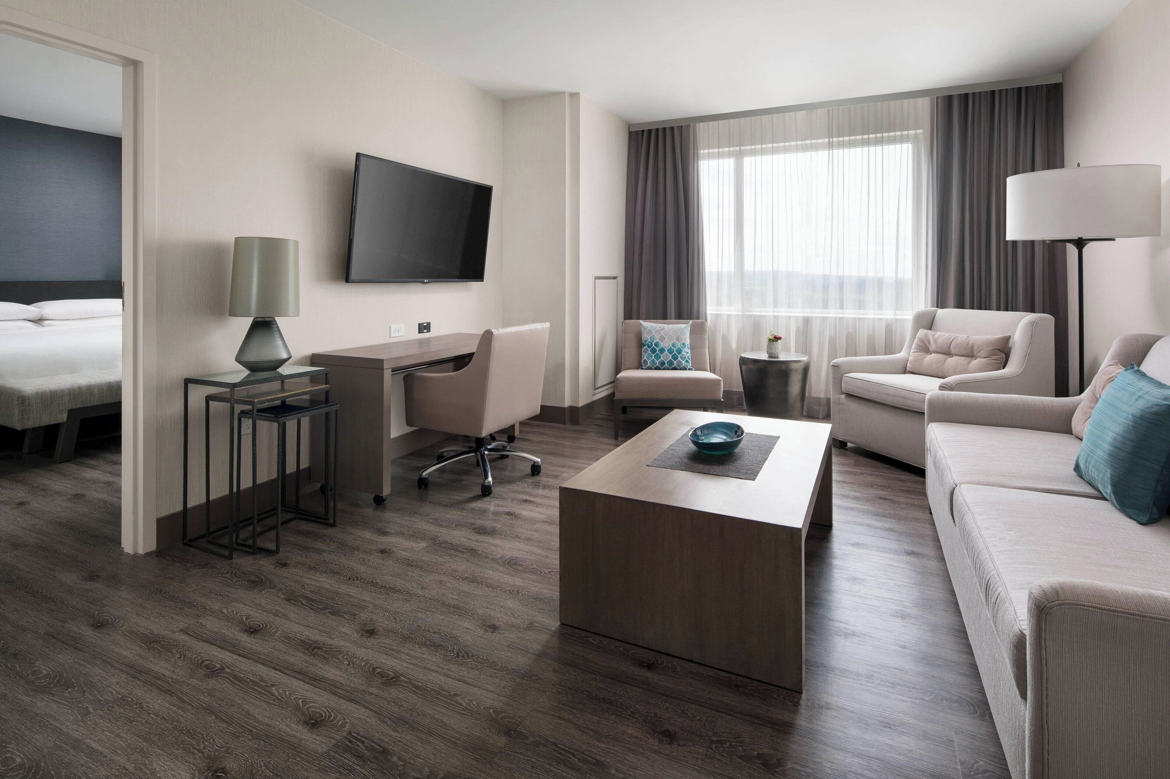 55-inch smart tv with cable channels, tv, netflix