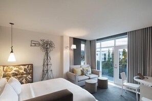 Habitación de lujo | Ropa de cama de alta calidad, edredones de plumas, caja fuerte