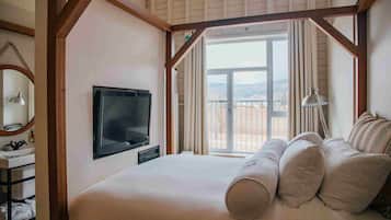 1 bedroom, premium bedding, down comforters, in-room safe