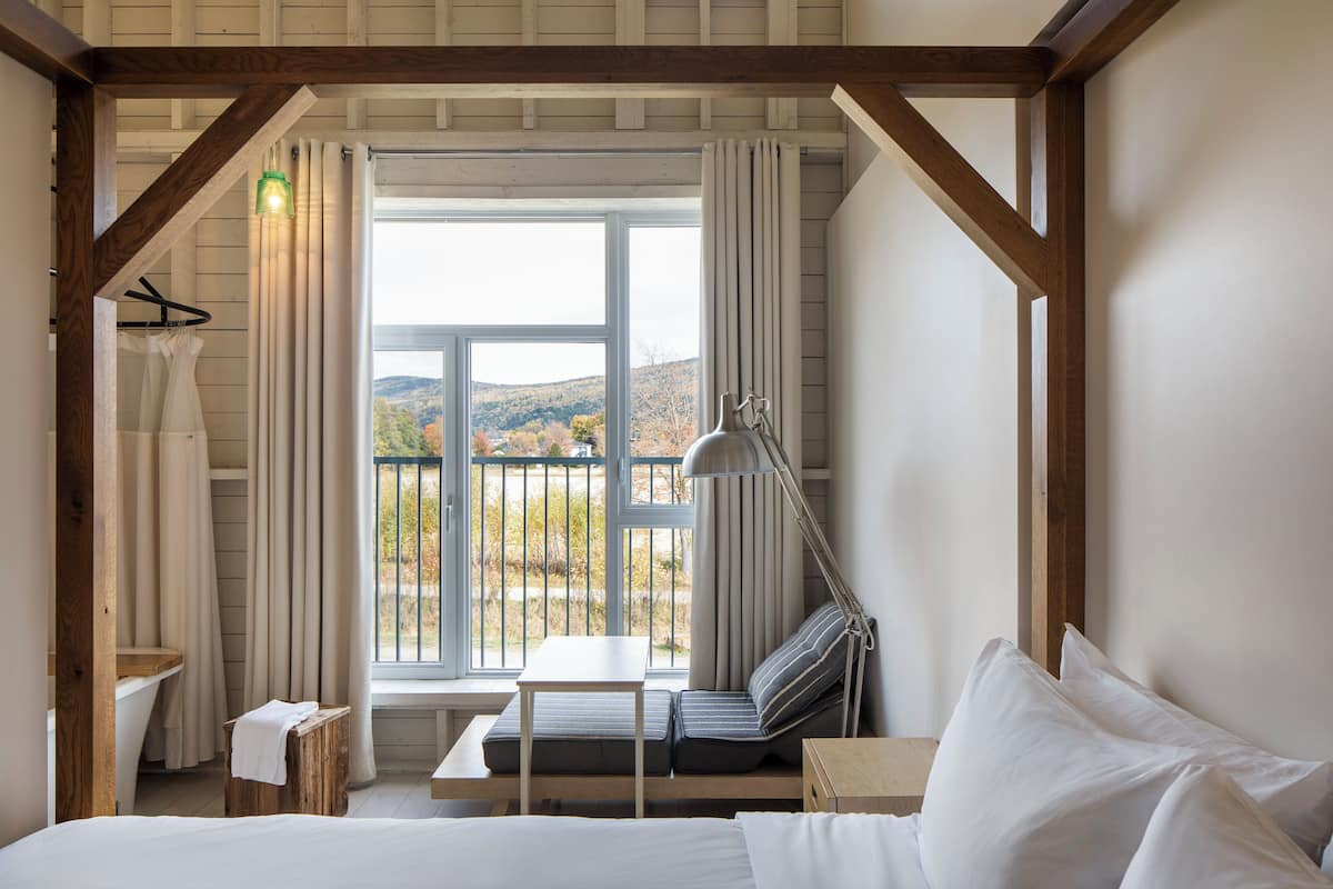 Classic Queen with View, Clos Building | Premium bedding, down comforters, in-room safe, desk