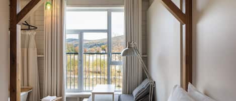 Classic Queen with View, Clos Building