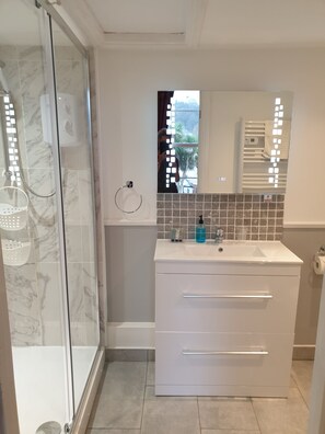 อพาร์ทเมนท์, ห้องน้ำส่วนตัว (Flat 4) | ห้องน้ำ