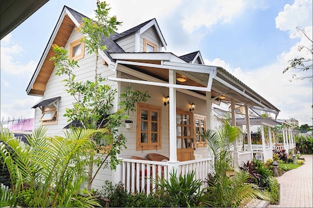 Exclusive Villa, 1 Double Bed, Garden View | Terrace/patio