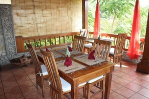 Breakfast, lunch and dinner served - Nefatari Exclusive Villas (Ubud)
