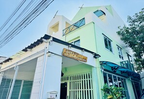 Front of property - Hotel O Bupatara Chiangmai (Chiang Mai)