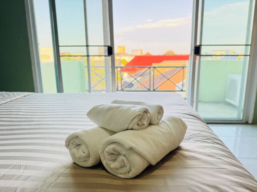 Superior Double Room | In-room safe, laptop workspace, free WiFi, bed sheets