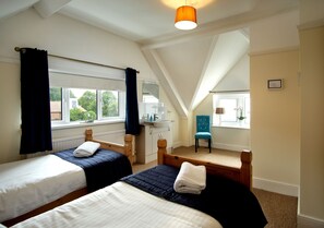 Luxury Apartment, Ensuite, Sea View (Penthouse Sleeps 4)