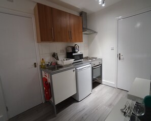 Studio, Ensuite (Apartment 5) - London Queens Apartments (London)