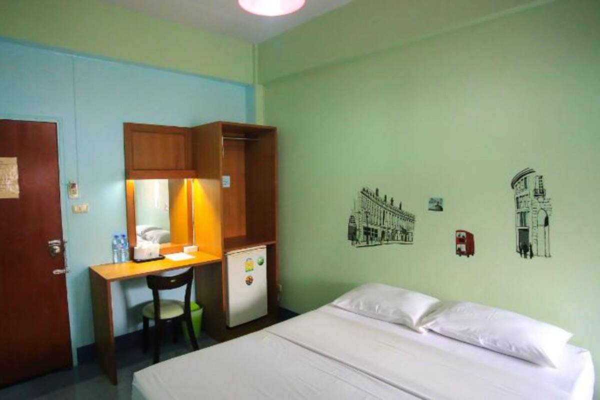 Standard Double Room | Desk, blackout drapes, WiFi (free), bed sheets