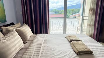 Deluxe Double Room | Desk, free WiFi, bed sheets