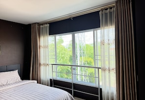 Habitación doble superior | Espacio para trabajar con un portátil, wifi gratis, ropa de cama