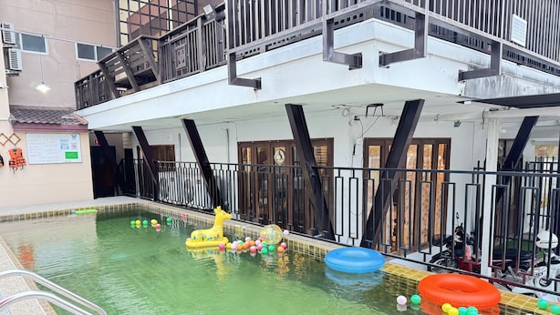 室外游泳池