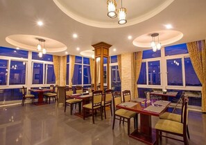 Breakfast, lunch, dinner served; international cuisine  - Cosiana Hotel Sapa (Sa Pa)