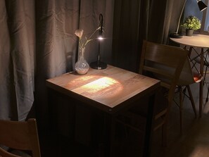 Dormitorio compartido, dormitorio mixto (10 guests, lower ground floor) | Sistema de insonorización, tabla de planchar con plancha, wifi gratis