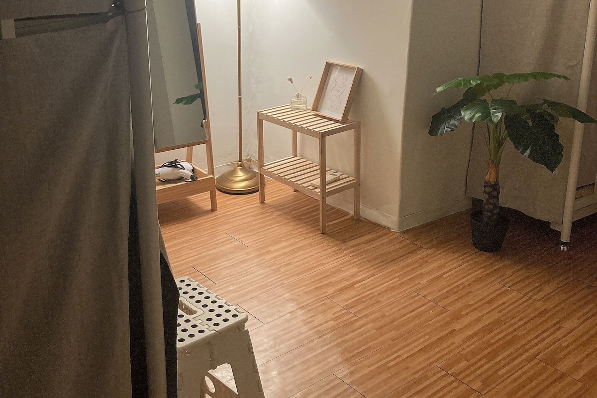 ห้องพักรวม, ผู้หญิงเท่านั้น (6 guests) | ห้องเก็บเสียง, เตารีด/โต๊ะรีดผ้า, Wi-Fi ฟรี, ผ้าปูที่นอน