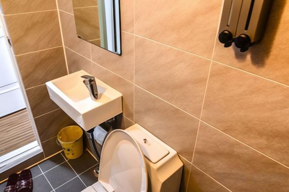 Bathroom | Shower, hair dryer, slippers, heated floors (bathroom)