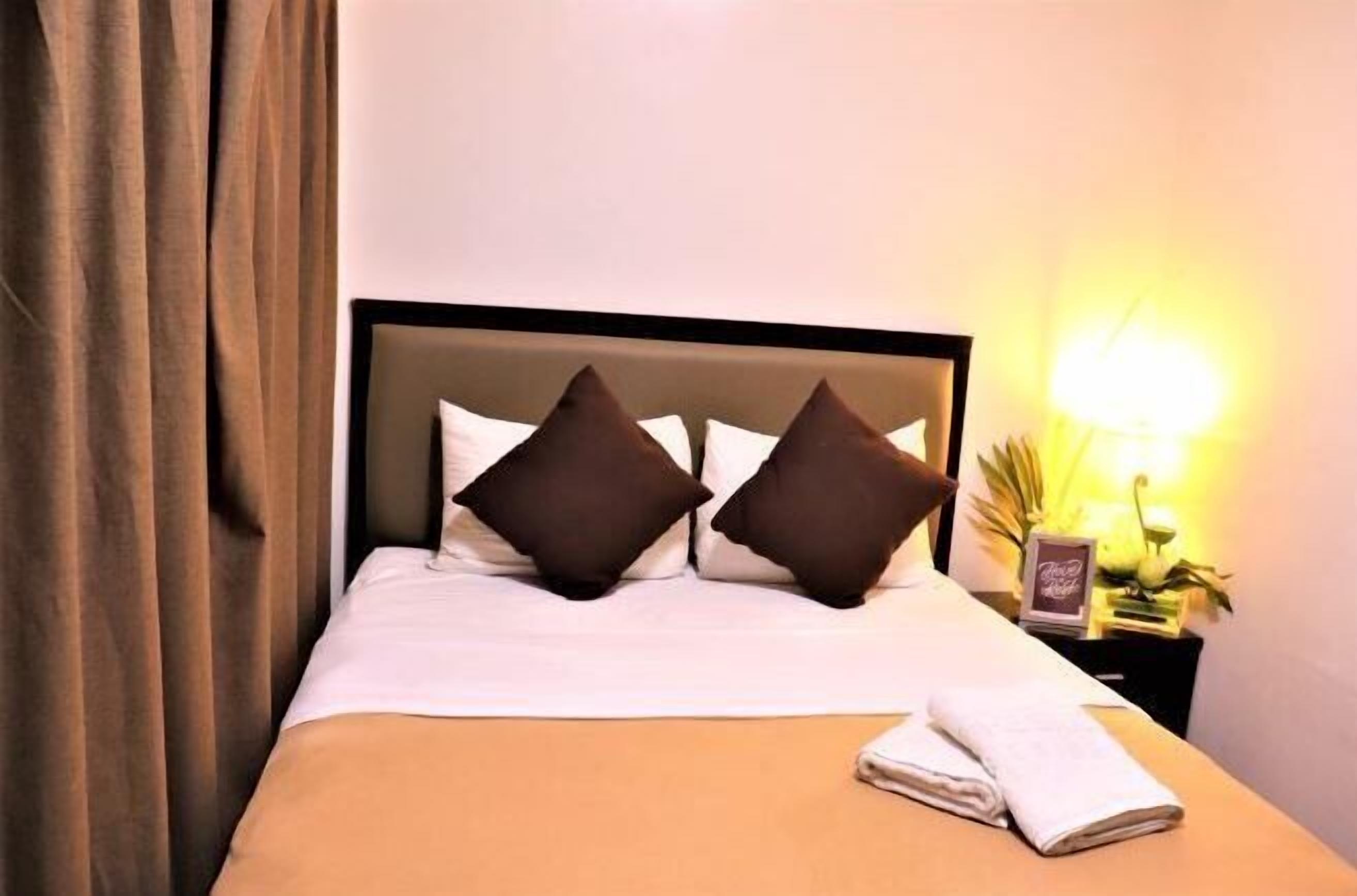 Cofres nos quartos, escrivaninha, Wi-Fi de cortesia, roupa de cama