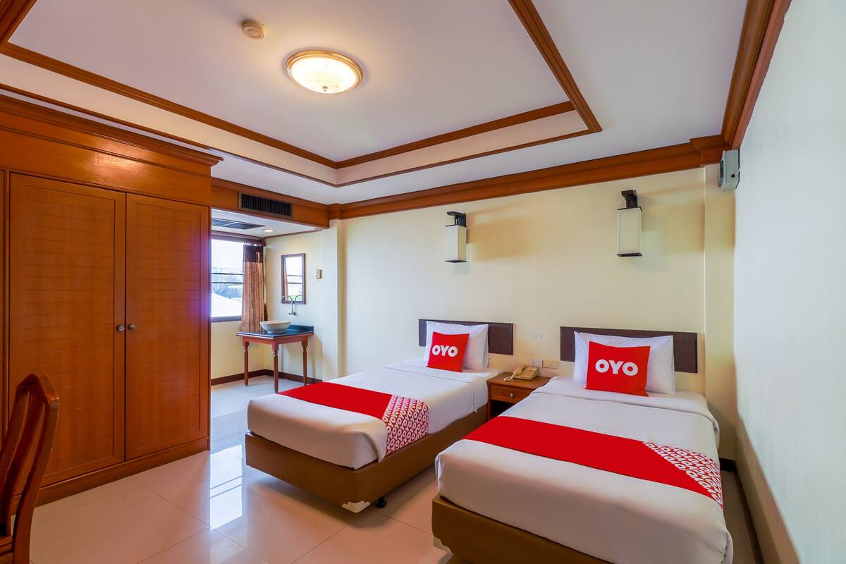 Deluxe Twin Room | Minibar, desk, free WiFi
