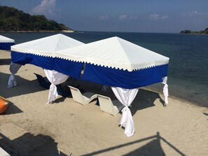 Playa privada, arena blanca, buceo con tubo y vóley playa