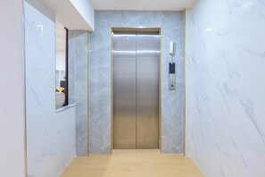 Lift - Puwanon Place (Chiang Mai)