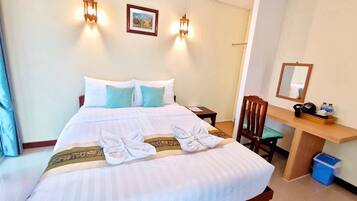 Double Room, 1 Queen Bed | In-room safe, blackout curtains, free WiFi