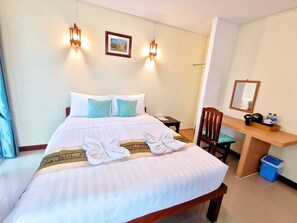 Camera doppia, 1 letto queen | Una cassaforte in camera, tende oscuranti, Wi-Fi gratuito