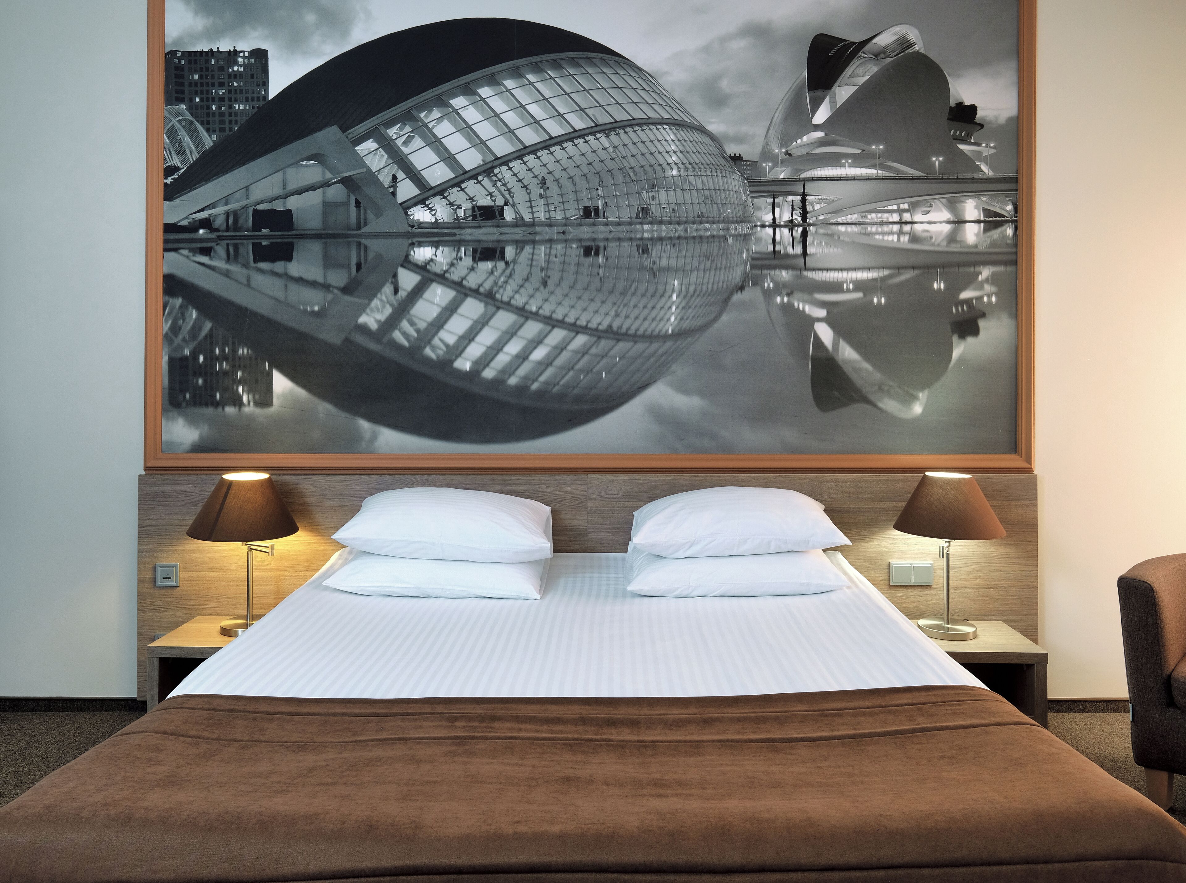 舒適雙人或雙床房 | 防敏寢具、迷你吧、房內夾萬、獨特設計