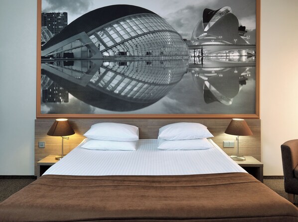 Comfort Double or Twin Room | Hypo-allergenic bedding, minibar, in-room safe, individually decorated - Rius Hotel Lviv  (Lviv)