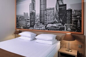 Hypo-allergenic bedding, minibar, in-room safe, individually decorated - Rius Hotel Lviv  (Lviv)
