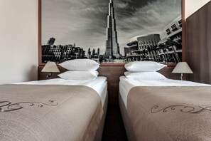 Habitación estándar con 1 cama doble o 2 individuales | Ropa de cama hipoalergénica, minibar, caja fuerte