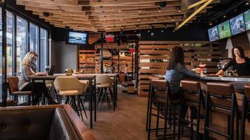 Päivittäinen mukaan otettava aamiainen maksusta