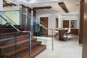 Lobby - Delta Hotels by Marriott Waterloo (Waterloo)