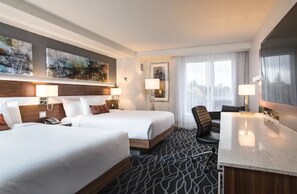Pillow-top beds, in-room safe, desk, blackout curtains - Delta Hotels by Marriott Waterloo (Waterloo)