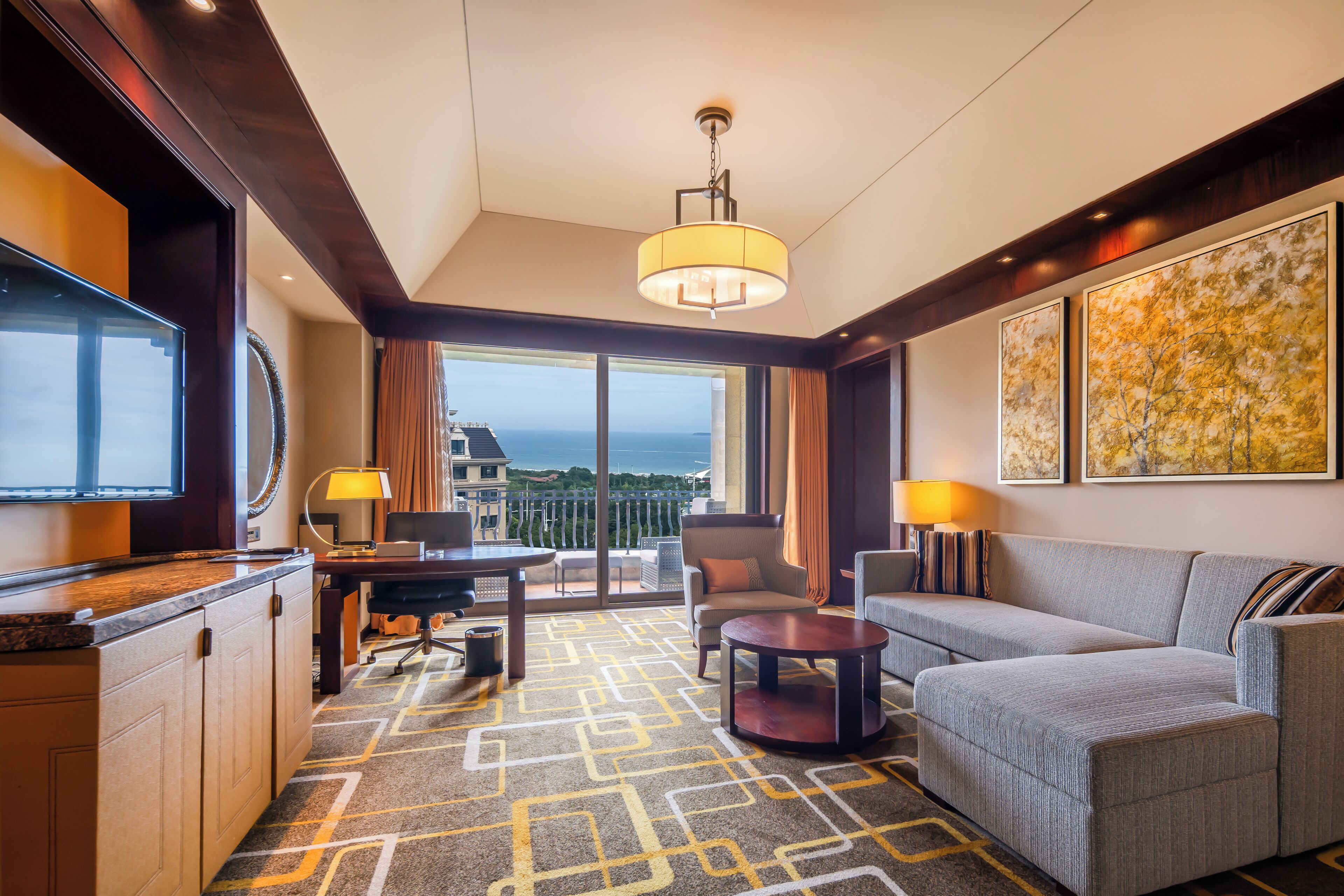 Premium bedding, in-room safe, desk, laptop workspace