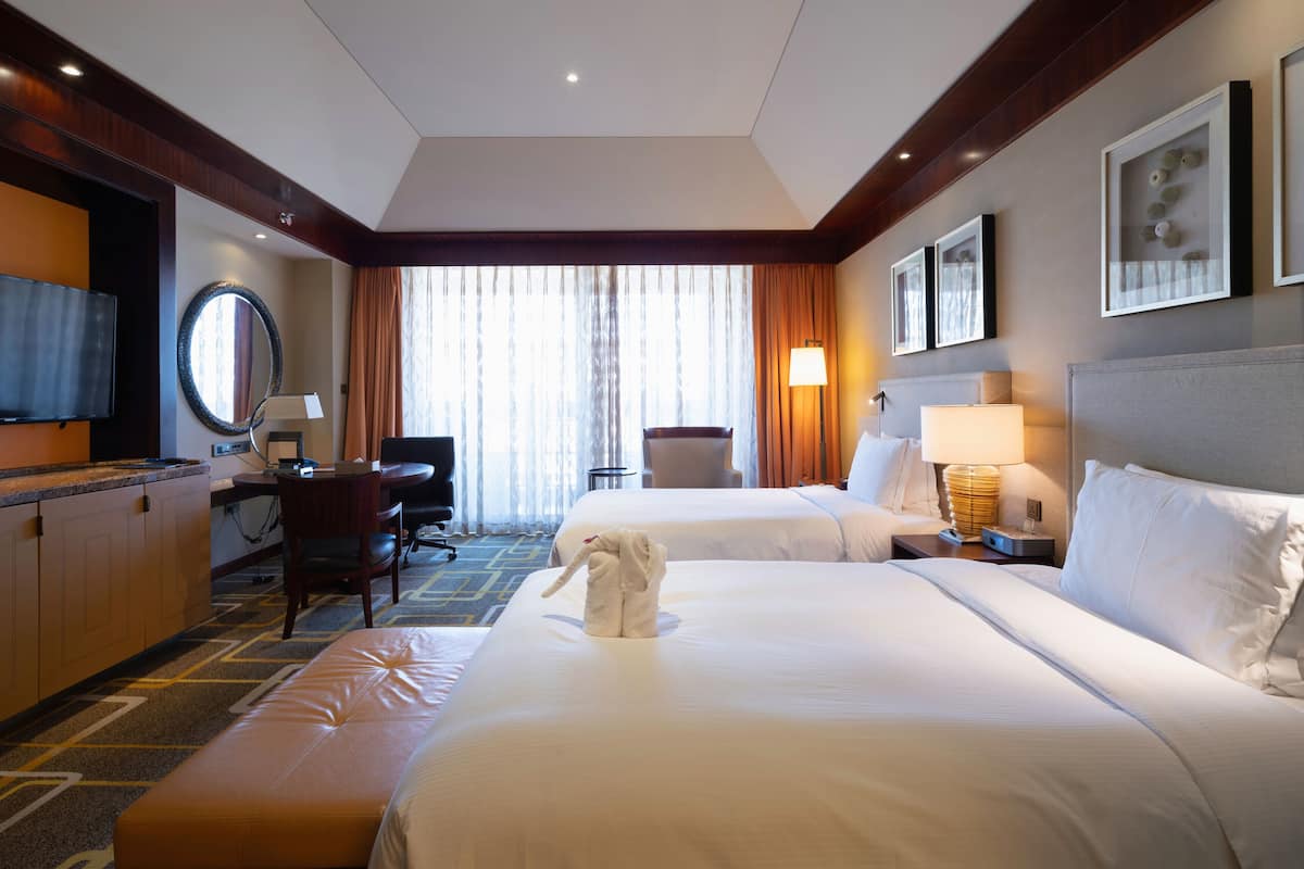 TWIN EXECUTIVE ROOM - OCEAN VIEW LOUNGE ACCESS | Premium bedding, in-room safe, desk, laptop workspace